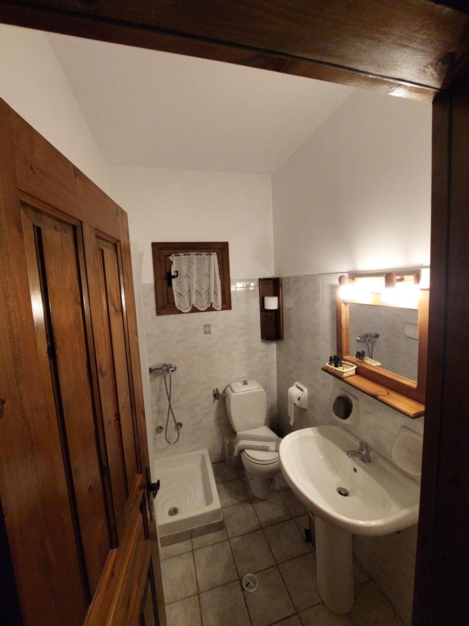 Rizoma Guesthouse Mikro Chorio  Bilik gambar